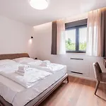 Villa New! Luxury Carlotte With 11m Pool Poreč
