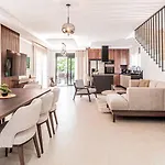 New! Luxury Carlotte With 11m Pool Villa