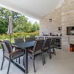 New! Luxury Carlotte With 11m Pool Villa