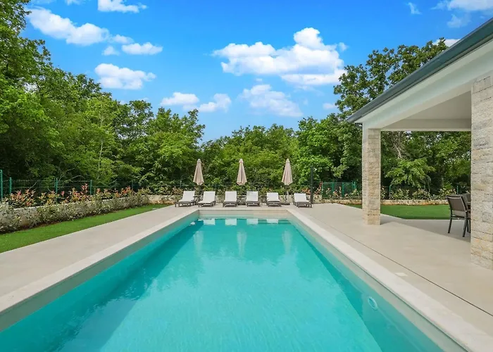 New! Luxury Carlotte With 11m Pool Poreč