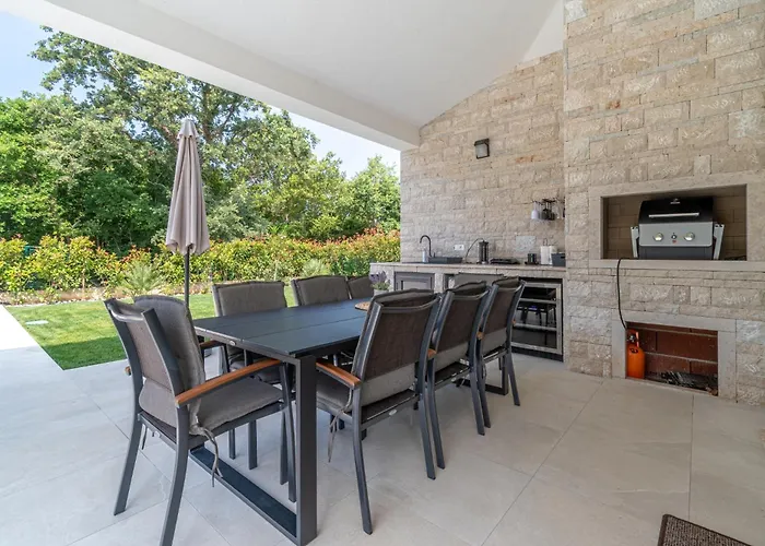 New! Luxury Carlotte With 11m Pool Villa