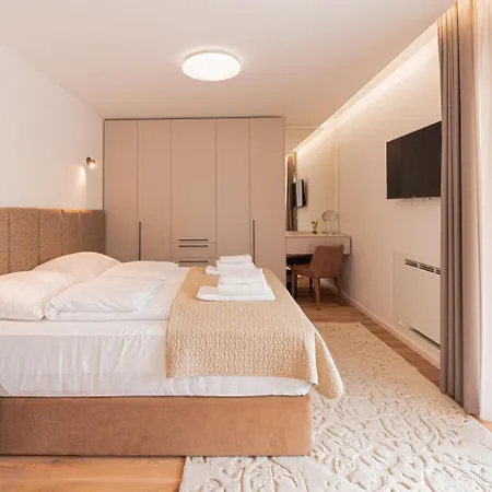 New! Luxury Carlotte With 11m Pool *