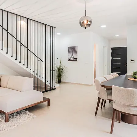 Βίλα New! Luxury Carlotte With 11m Pool