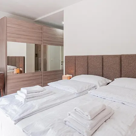 New! Luxury Carlotte With 11m Pool Πόρετς