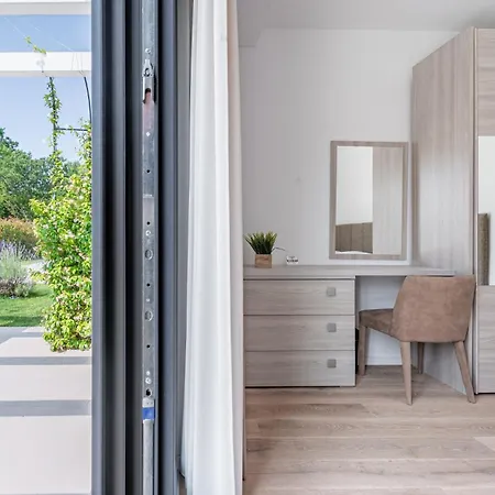 New! Luxury Carlotte With 11m Pool * Πόρετς