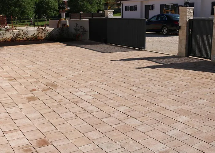 New! Luxury Carlotte With 11m Pool Vila
