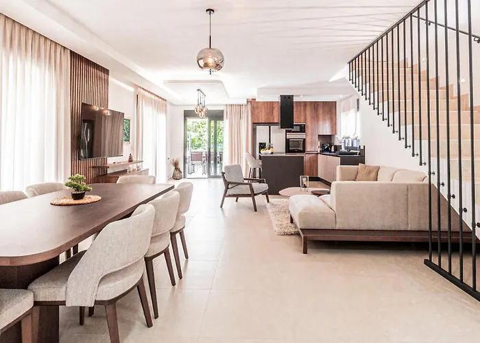 New! Luxury Carlotte With 11m Pool Vila