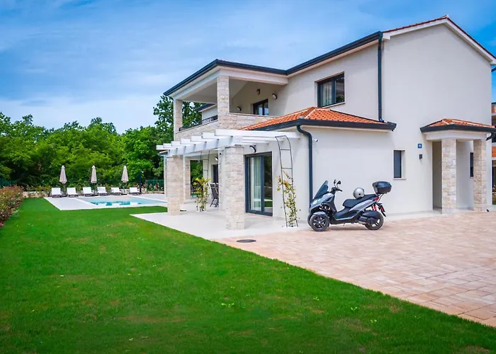 New! Luxury Carlotte With 11m Pool Poreč