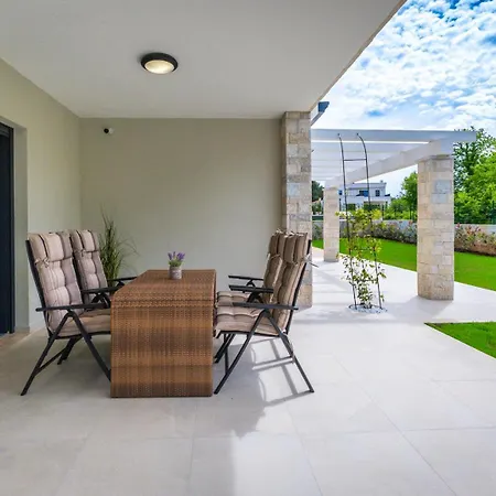 Villa New! Luxury Carlotte With 11m Pool Poreč