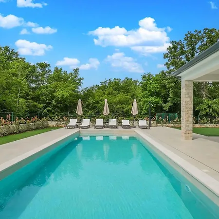 New! Luxury Carlotte With 11m Pool Poreč