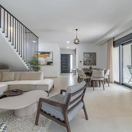 New! Luxury Carlotte With 11m Pool Villa *